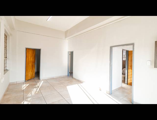 2,413M² BUILDING FOR SALE IN FONTAINEBLEAU
